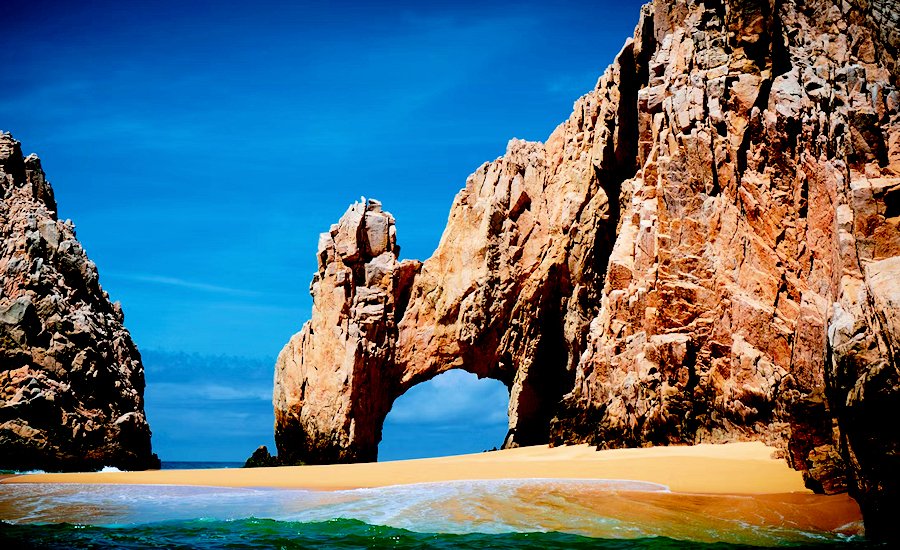 El Arco de Cabo San Lucas, Mexico. See the full guide for travel tips and hidden gems on Travel Notes.
