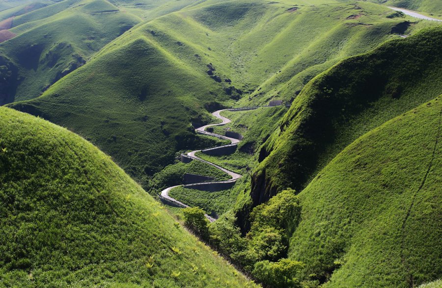 The Road Up to Aso